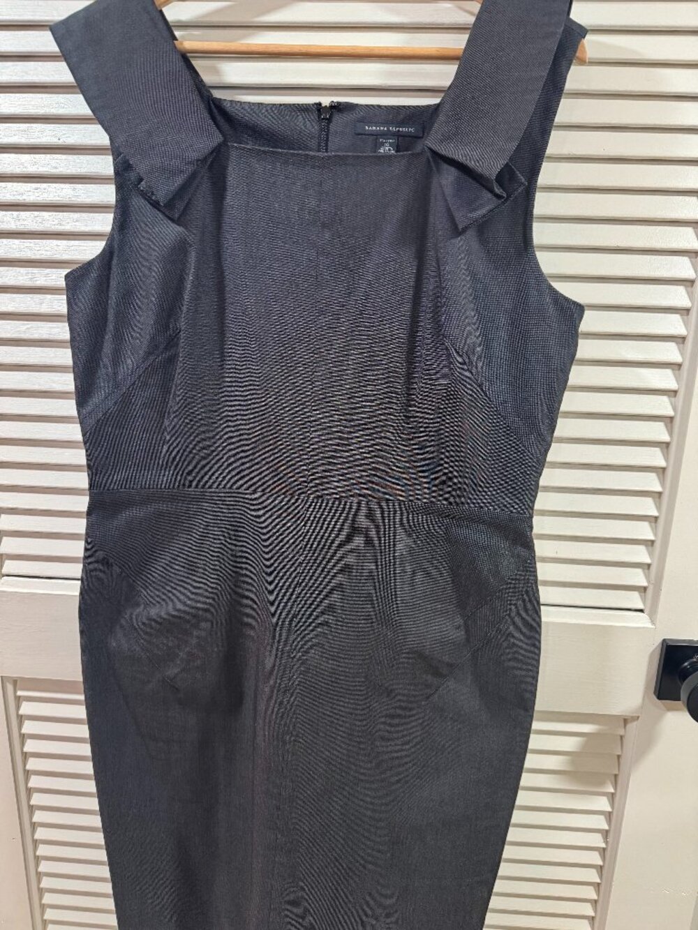 Banana Republic Charcoal Grey Sleeveless Dress – Size 14 (Tailored, Stretch)